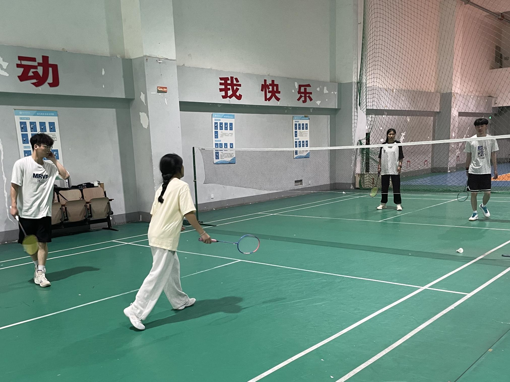 羽毛球学生社团.jpg