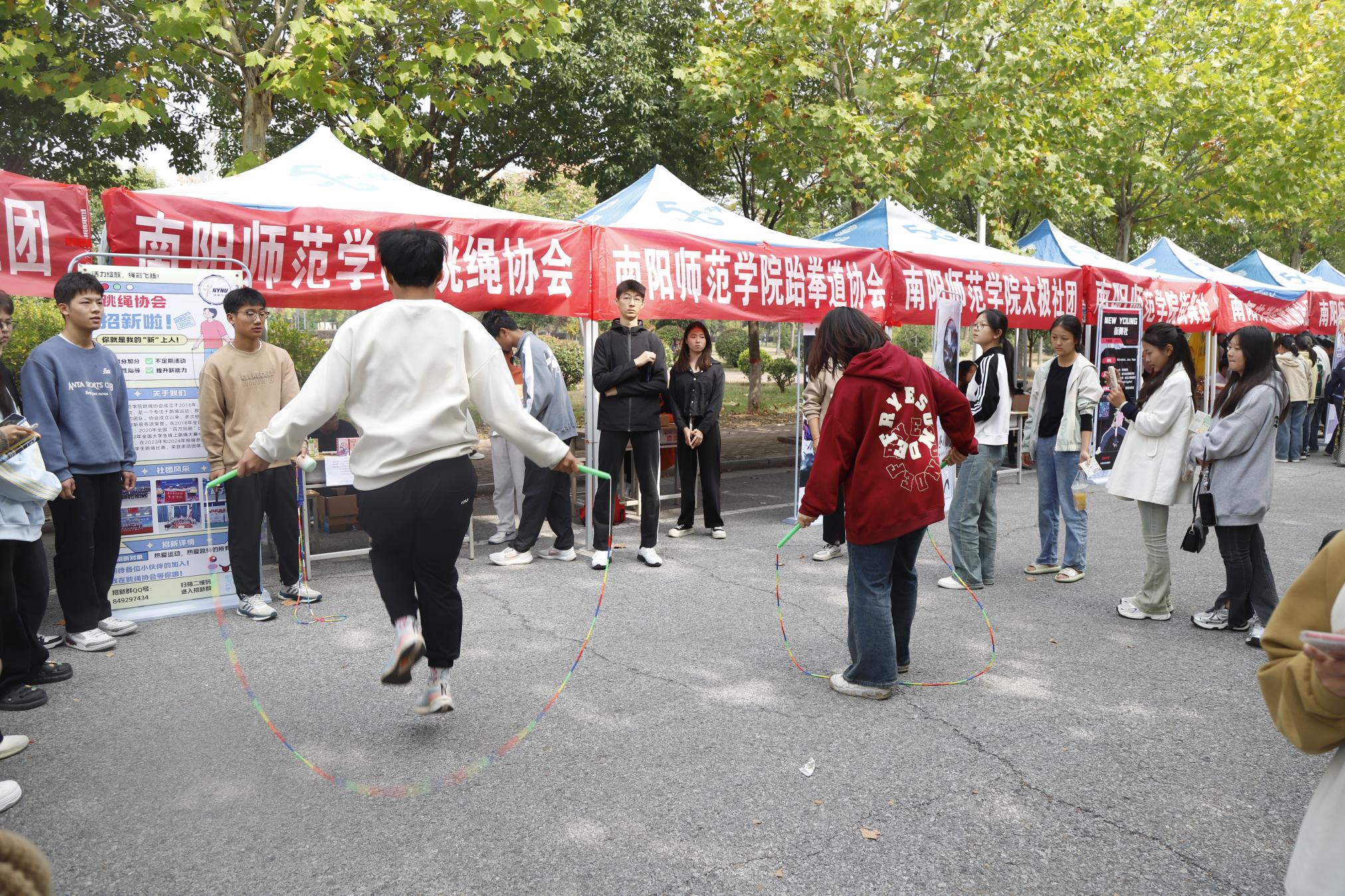 社团招新现场 (1).JPG