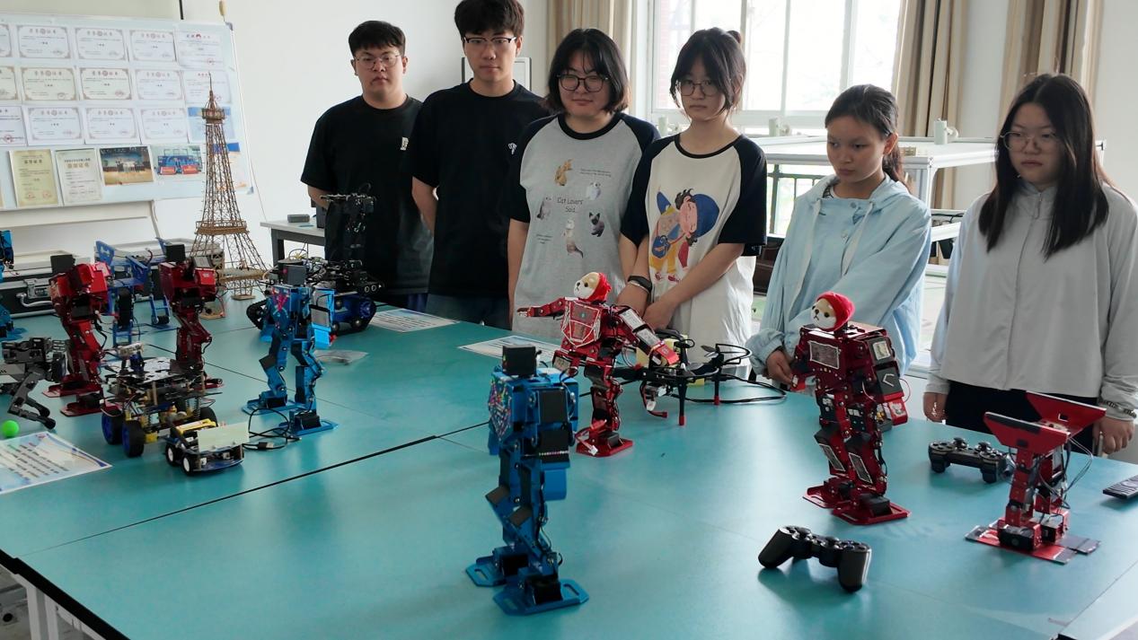 机器人创新协会 2.jpg