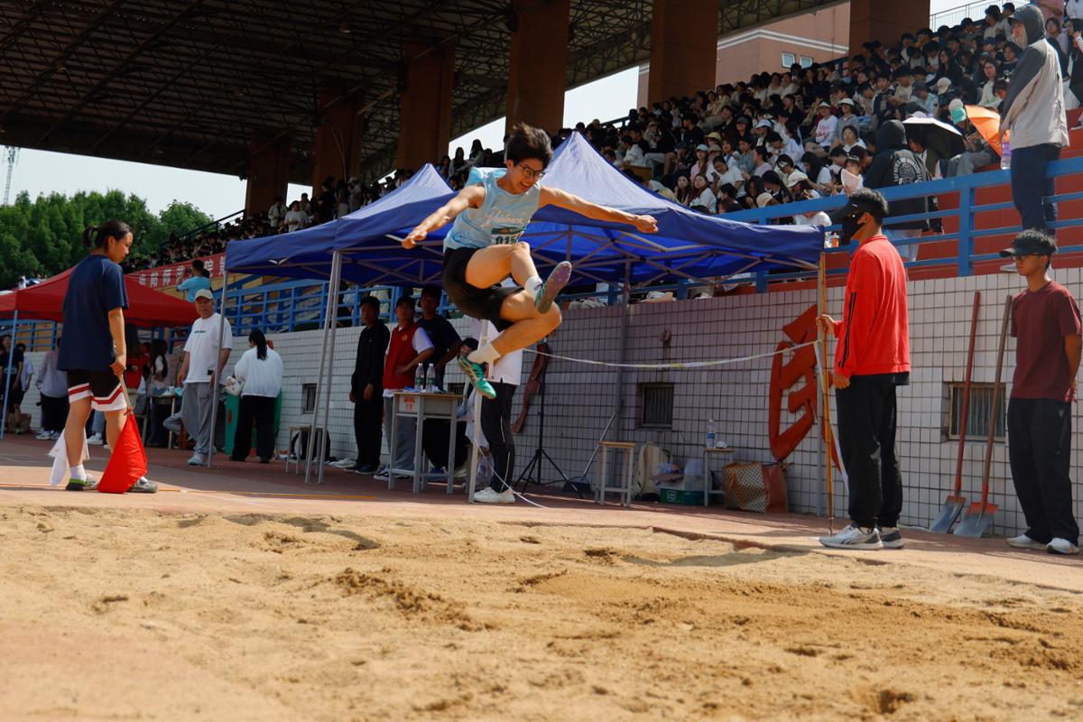 13 运动会现场.JPG