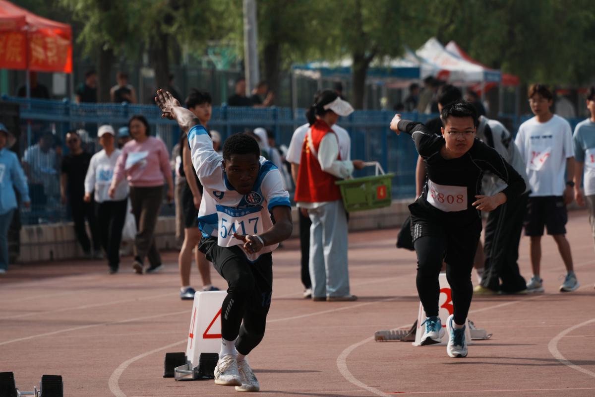 10运动会现场.JPG